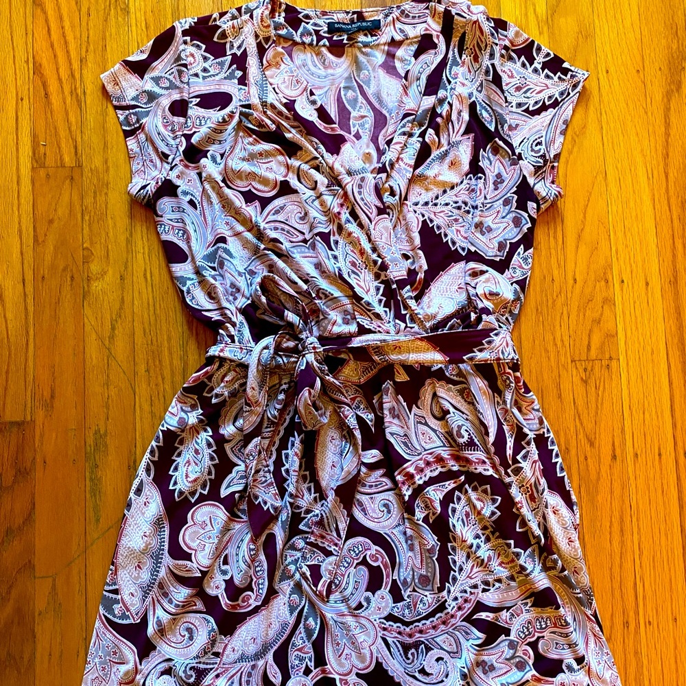 Banana Republic belted faux wrap dress with pockets, plum paisley
